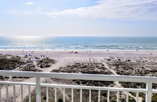 Treasure Island Condo | Relaxing Oasis - Penthouse on the Beach with Pool