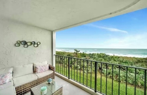 Hutchinson Island South Condo | Relaxing Ocean front condo