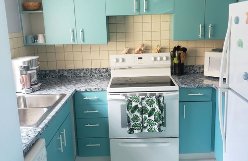 Estate Saint John Condo | Relaxing Ocean View at Family-Friendly Condo with Pool