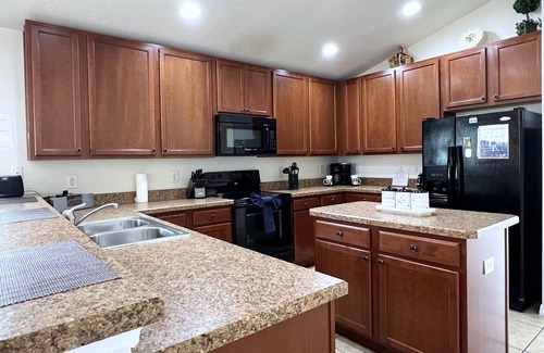 Veranda Palms House | Relaxing Pool Hm with Game Room 4Bed 3Bath