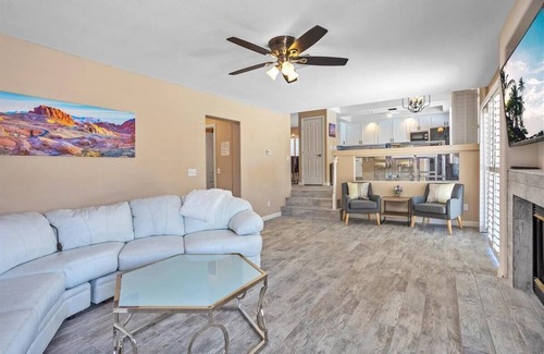 Green Valley North House | Relaxing Poolside Getaway in Henderson: Sleeps 10 for Ultimate Comfort!