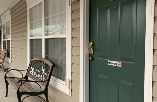 Pigeon Forge Condo | Relaxing Quiet Condo- One block from the Parkway.