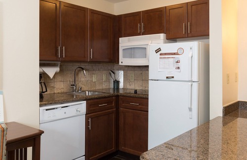 Maumee Apartment | Relaxing Retreat in Maumee | FREE Breakfast + Fitness Center + Shared Pool