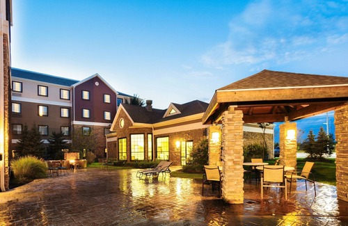 Maumee Apartment | Relaxing Retreat in Maumee | FREE Breakfast + Fitness Center + Shared Pool