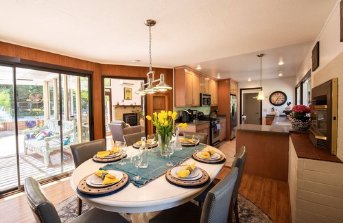 Guerneville House | Relaxing retreat in the redwoods-not recommended for partiers.