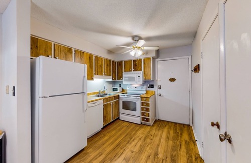 Folly Field Condo | Relaxing retreat near the beach with washer/dryer, AC, and pool