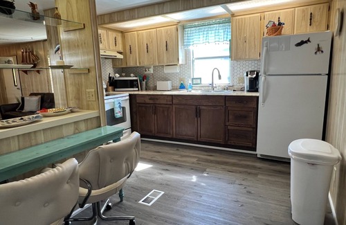 Crystal River House | Relaxing retreat on the water-10 minutes to Gulf and Springs!