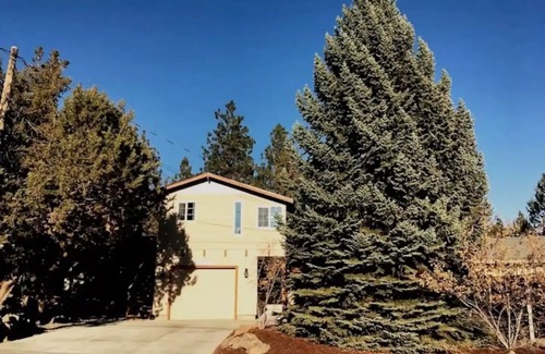 Orchard District House | Relaxing Retreat-Walk Downtown & 2 Charming Patios
