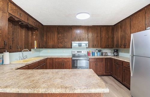 Pottawattamie County Cabin | Relaxing River Cabin just across from Downtown Omaha!