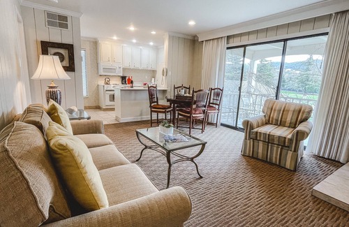 Napa Condo | Relaxing & Romantic 1 bedroom Condo, in the Heart of Wine Country