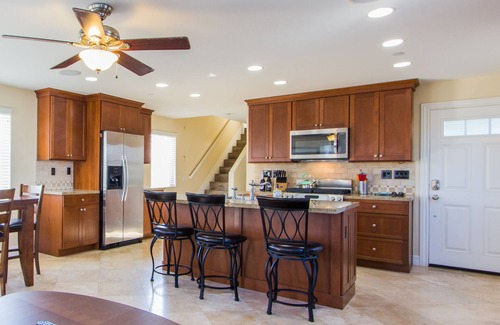 West Newport House | RELAXING ROOFTOP Stunning 2 PARKING 2 Beds Sleep 6