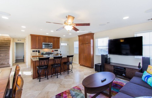 West Newport House | RELAXING ROOFTOP Stunning 2 PARKING 2 Beds Sleep 6