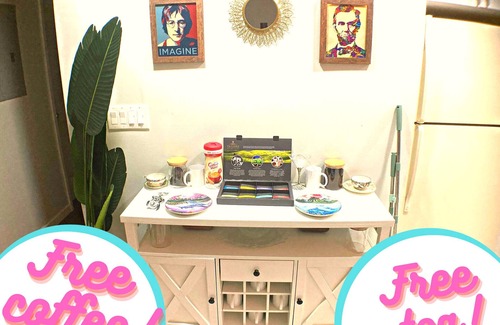 Boynton Beach House | Relaxing Room near Beach, Shopping, Dining & Fun! +Kitchen & Laundry