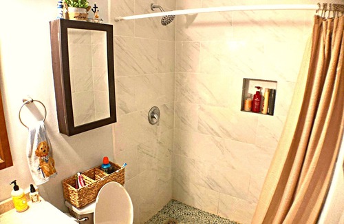Boynton Beach House | Relaxing Room near Beach, Shopping, Dining & Fun! +Kitchen & Laundry