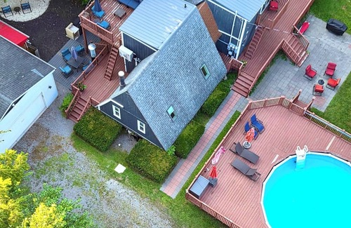 Findlay Ski Chalet | Relaxing Scenic 1 Bedroom Retreat With Private Hot Tub