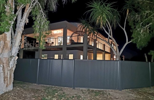 Burrum Heads House | Relaxing seaside home , good fishing, doorsteps from Fraser's, pet friendly