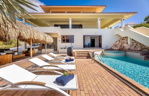 St. Marie Villa | Relaxing spacious villa w/Pool, Bubble bath & BBQ