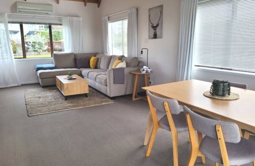 Snells Beach House | Relaxing Spot with Stunning Sea View!