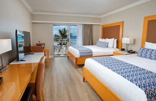 Philipsburg House | Relaxing Stay! 4 Units, Swimming Pools, Free Parking! Close to Little Bay Beach!