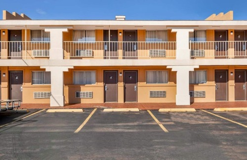 Elk City House | Relaxing Stay! Minutes to National Route 66 Museum, Free Parking