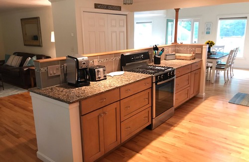 Kennebunkport House | Relaxing, sunny home, peaceful wooded setting, 10 minutes to Goose Rocks Beach!