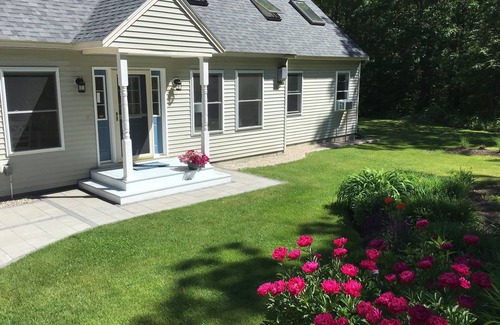 Kennebunkport House | Relaxing, sunny home, peaceful wooded setting, 10 minutes to Goose Rocks Beach!