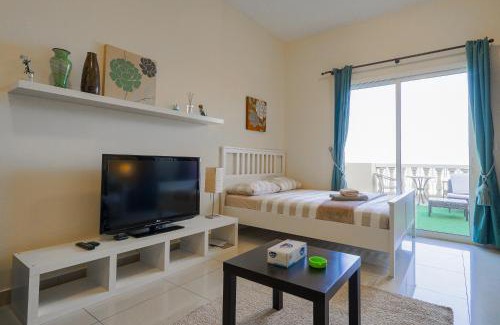 Al Hamra Village Apartment | Relaxing, Swimming and Golfing in Al Hamra Village