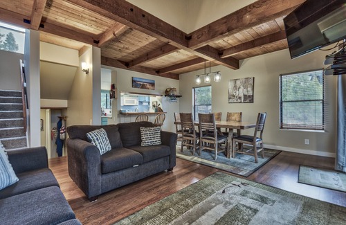 Lake Forest House | Relaxing Tahoe Getaway + Private Beach + Pool + Tennis