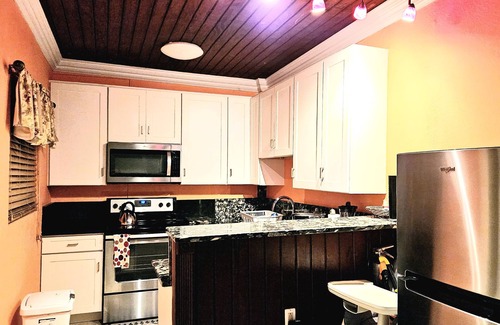 Savannah Apartment | Relaxing, tastefully decorated one-bedroom unit with all modern facilities