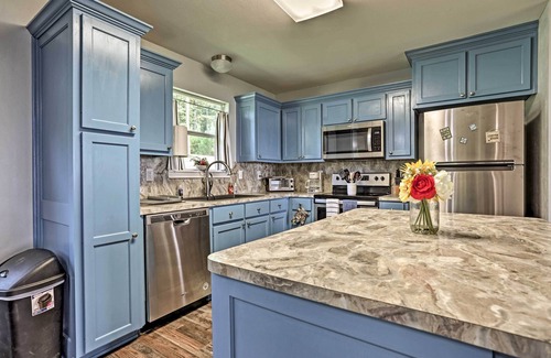 Jefferson House | Relaxing Texas Getaway, 1 Mile to Boat Ramp!