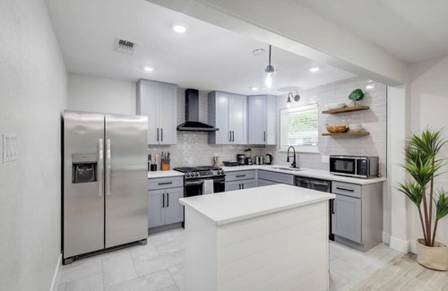 DeSoto House | Relaxing Texas Retreat, 4BR w Pool & Dream Kitchen