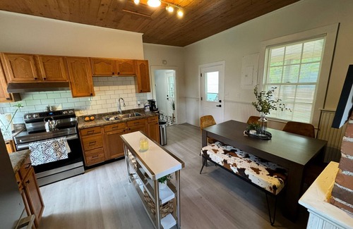 Boonville House | Relaxing Three Bedroom Getaway in Boonville