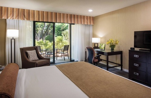 Barron Park House | Relaxing Unit with Heated Pool, Free Breakfast & Parking Near Stanford