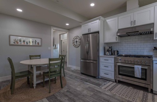 Graton House | Relaxing Vineyard View, Rooftop Deck & Game Room