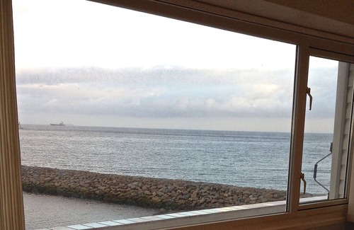 Gibraltar Apartment | Relaxing Well Appointed Beachside Apartment