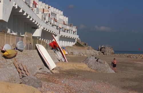 Gibraltar Apartment | Relaxing Well Appointed Beachside Apartment