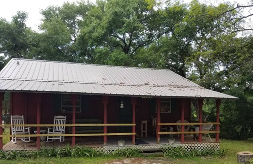 Ocklawaha House | Relish the Complete and Perfect Solitude of your Cabin in the Woods
