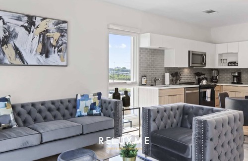 Optimist Park Condo | Reluxme | Modern 2BR Condo Near Uptown & Stadiums
