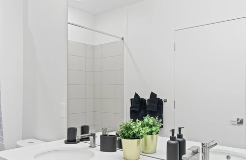 Optimist Park Condo | Reluxme | Modern 2BR Condo Near Uptown & Stadiums