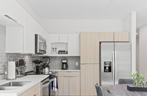 Optimist Park Condo | Reluxme | Modern 2BR Condo Near Uptown & Stadiums