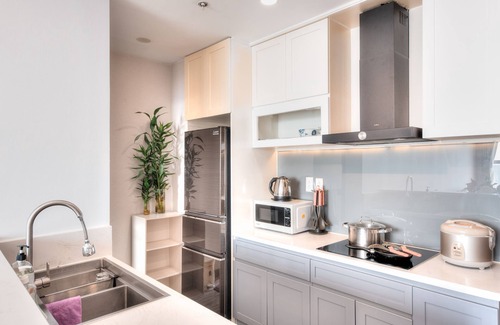 Bach Dang Riverside Apartment | REM Rivergate Garden Pool Signature Apartments