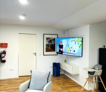 Bad Bellingen Apartment | REMA Homes - Jacuzzi Terrasse 55' TV Küche Regendusche