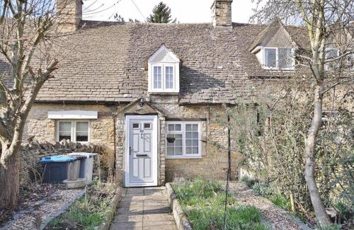 South Leigh House | Remarkable 1-Bed Cotswolds Cottage in Finstock