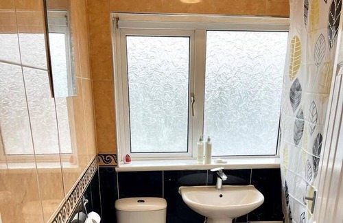 Graig Apartment | Remarkable 3-Bed Apartment in Newport