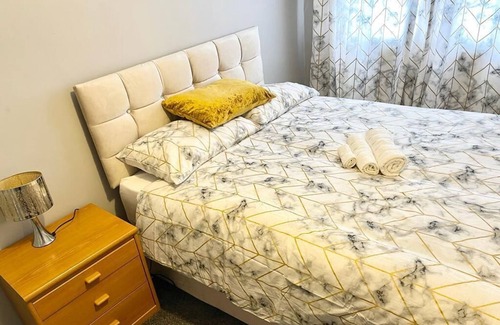 Graig Apartment | Remarkable 3-Bed Apartment in Newport