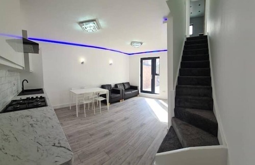 Hendon Apartment | Remarkable 3-Bed Apartment in London