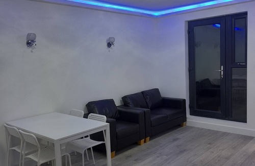 Hendon Apartment | Remarkable 3-Bed Apartment in London