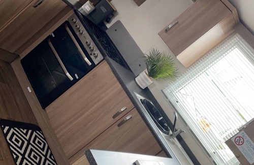 Skegness Apartment | Remarkable 3-Bed caravan, direct beach access