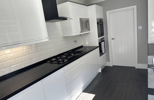 East Cowes House | Remarkable 3-Bed House in East Cowes