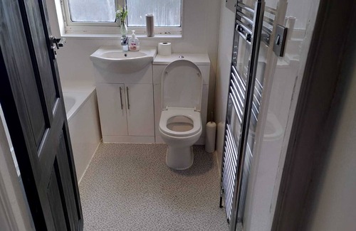 Cranford House | Remarkable 3-Bed House in Hounslow